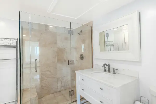 Mistura para limpar box de banheiro